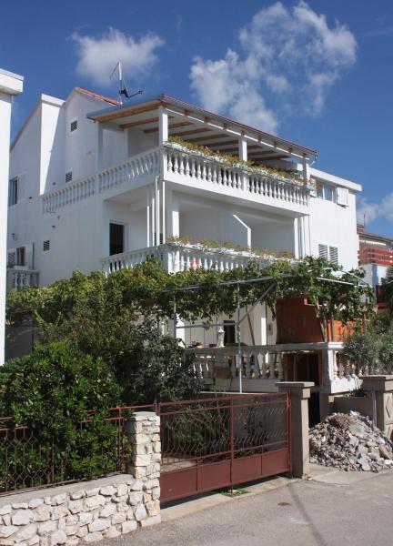 Apartments with parking space Vodice - 2995, Забронировать Апартаменты/квартира Водице Шибенско-Книнская жупания, рядом с Пляж Хангар