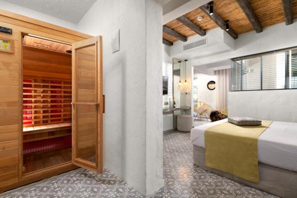 Elakati Luxury Boutique Hotel