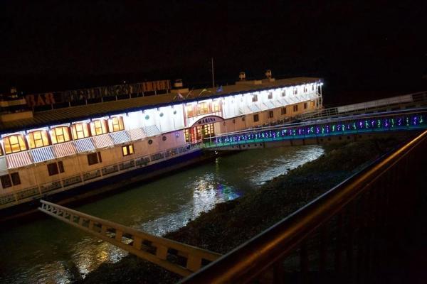 Botel Marina