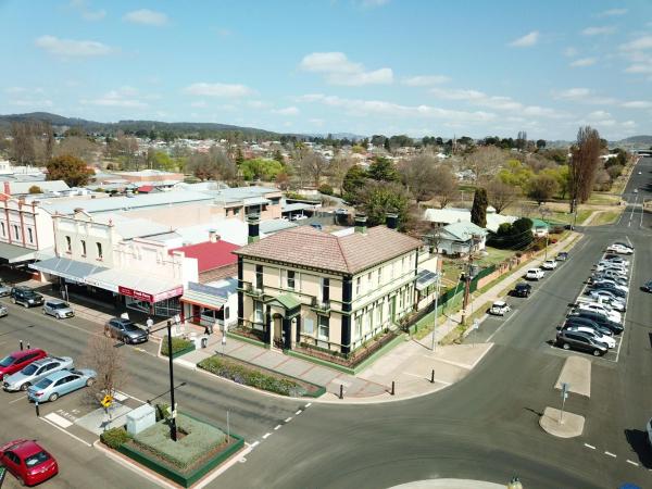 The Bank Guesthouse Glen Innes