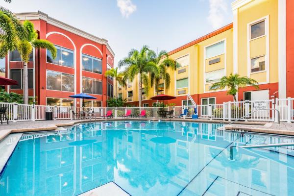 Holiday Inn Express Hotel & Suites Bradenton West by IHG