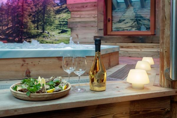 Chalet Matterhorn François - Central Alpine Chalet with Private SPA & Breakfast