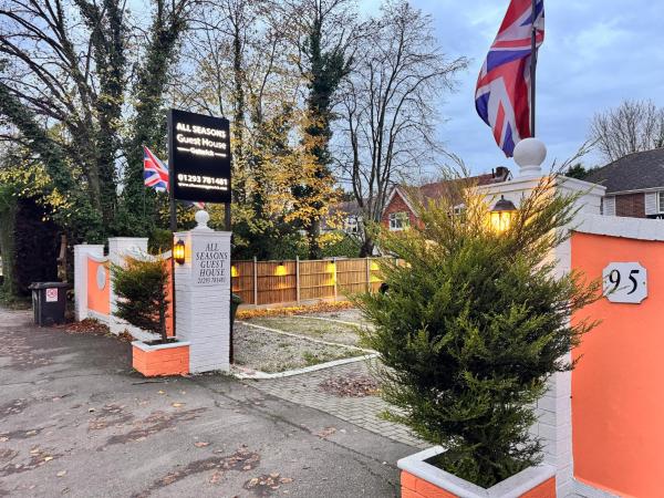 All Seasons Gatwick Guest House & Parking