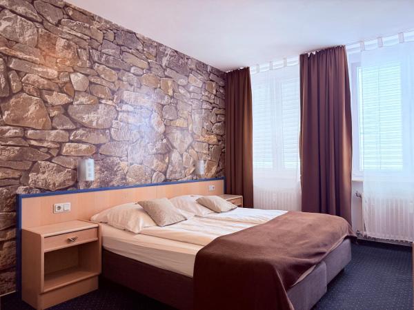 Hotel Stadt Hamburg am Fluss Saarbrücken
