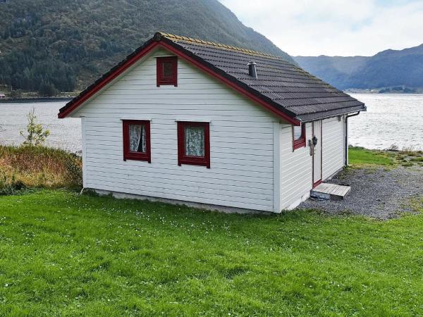 5 person holiday home in Selje-By Traum