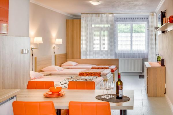 Apartements Studio 964, Забронировать Отель Либезнице Центральной Богемии