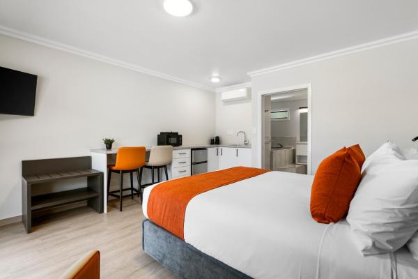 Emerald Spa Motor Inn