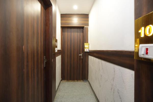 OYO 12503 Hotel Corner Point