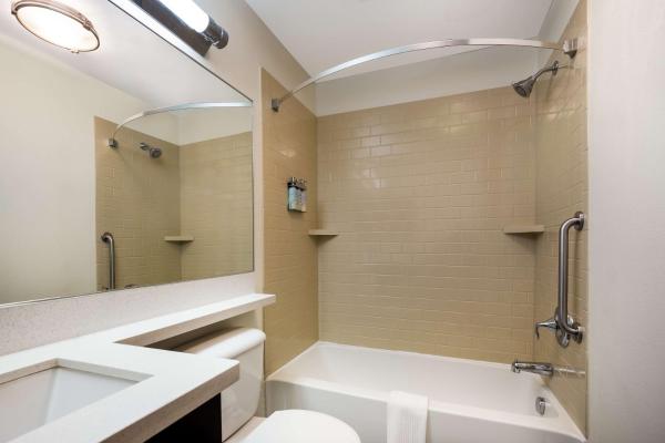 Sonesta Simply Suites St Louis Earth City