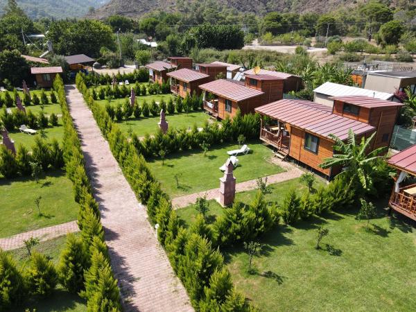 Ugur Pansiyon Bungalows Чирали