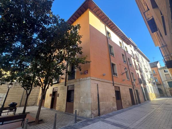Albergue Logroño Centro, Забронировать Хостел Логроньо Ла-Риоха, рядом с Винодельня Bodegas Franco Espanolas
