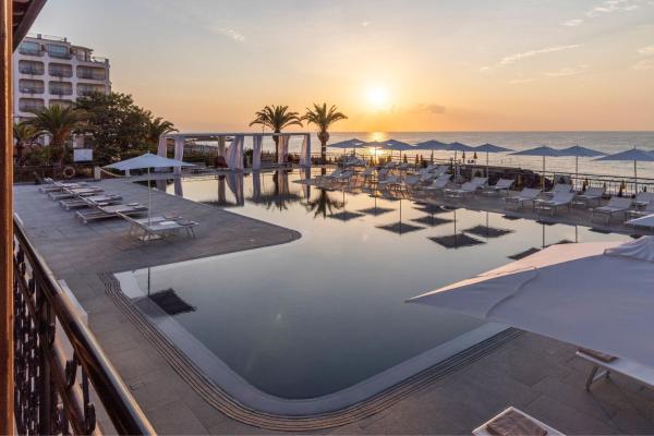 RG NAXOS Hotel