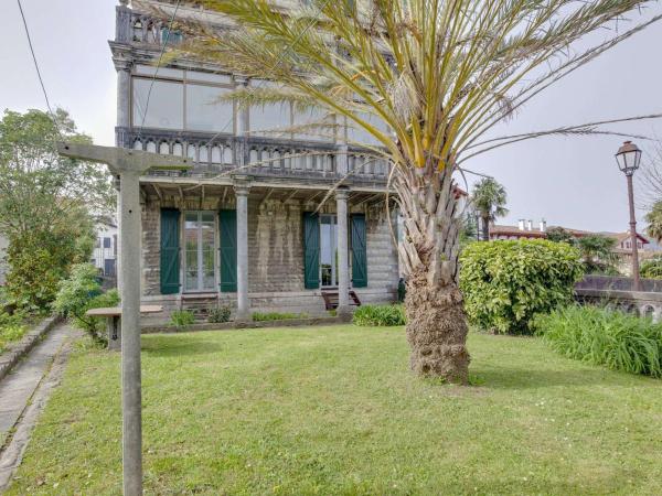 Appartement de Charme avec Jardin et Terrasse au Centre dHendaye, à 2 km de la Plage - FR-1-2-346