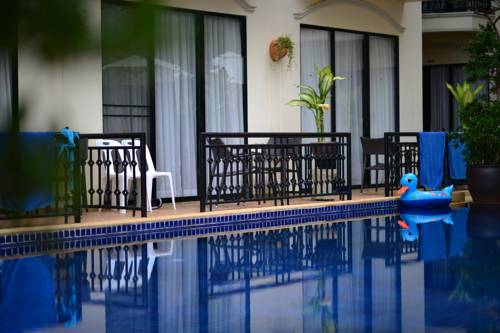 In On the Beach Карон Бич