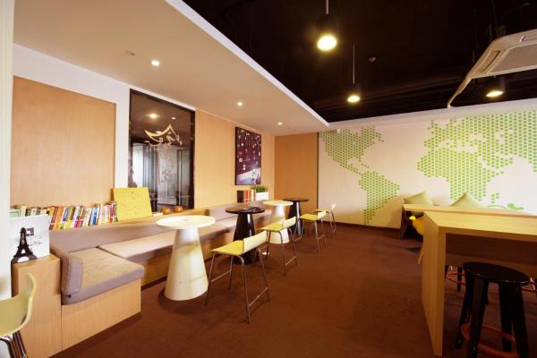 IU Hotel Ruoyang Yiyang Wenhua Road, Забронировать Отель Иян Хэнань