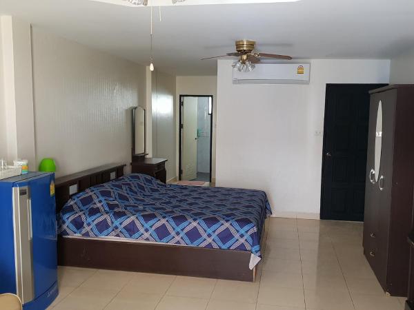 Ons Moeder Restaurant & Guesthouse Джомтьен-Бич