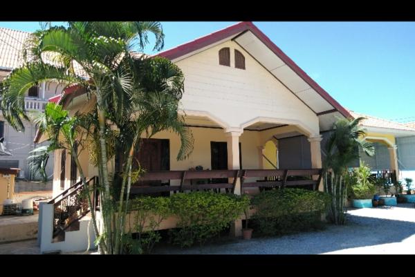 บ้านพักน้องจ็อบ, Забронировать Дом для отпуска Baanphakrimlay Прачуапкхирикхан