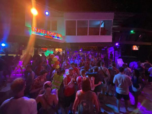 Blanco Beach Bar Hostel, Забронировать Хостел Хостелы о. Пхи-Пхи, рядом с Паромный причал Тонсай, Хостел