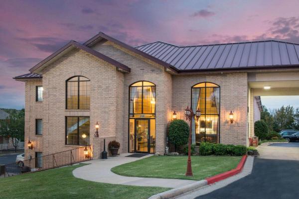 Super 8 by Wyndham Branson Andy Williams Theatre