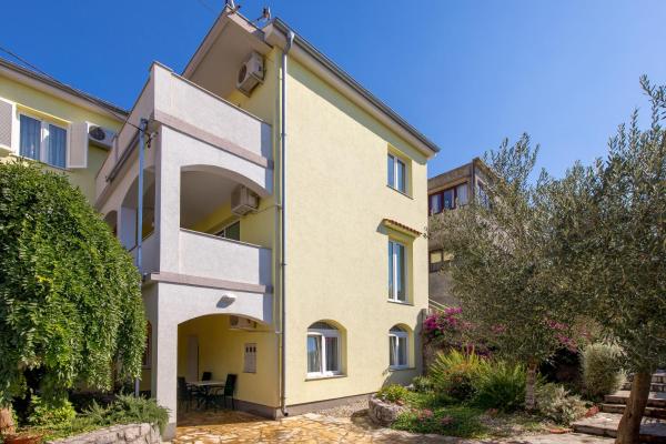 Apartments and rooms with parking space Kraljevica - 17589, Забронировать Апартаменты/квартира Отели Приморско-Горанской жупания с парковкой, Парковка