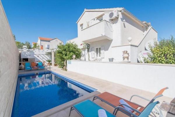 Family-friendly apartments with swimming pool Supetar, Brac - 16774, Забронировать Апартаменты/квартира Супетар Брач