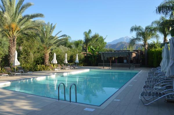 Azur Hotel Чирали