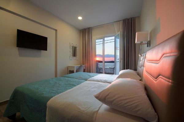 Hyperion Hotel, Забронировать Отель Отели Миртеа с бассейном, Бассейн