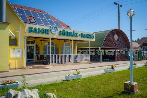 HBH Bajor Sörház Sólyomfészek Panzió, Забронировать Отель «постель и завтрак»  
