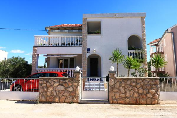 Apartments Slađana, Забронировать Апартаменты/квартира Езера Murter Island