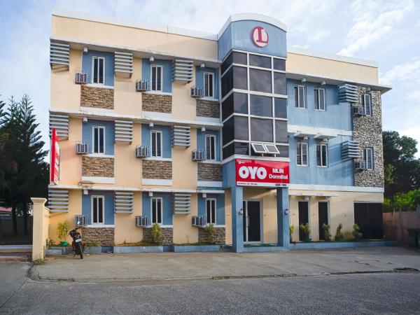 Vaccinated Staff - OYO 525 Mlin Dormitel