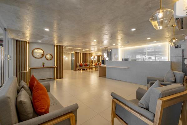 iHotel Uptown BGC