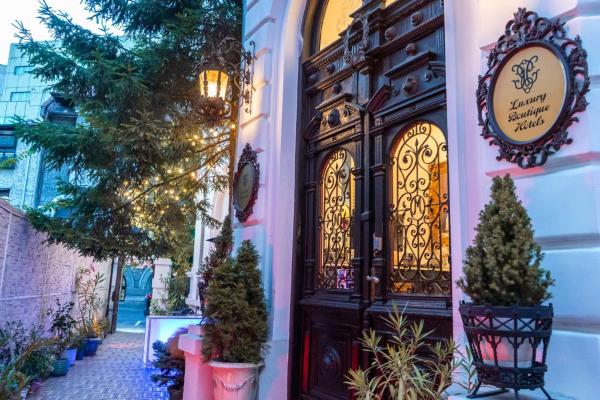 Conacul Coroanei Luxury Boutique