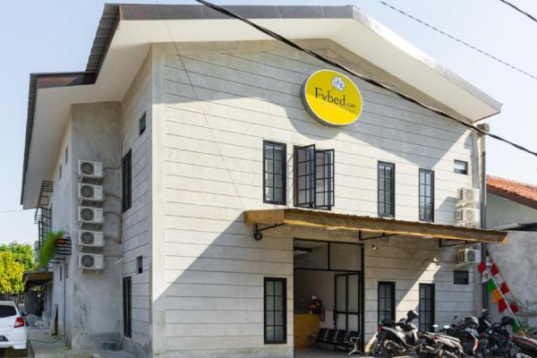 RedDoorz near Sam Poo Kong 3 Semarang, Забронировать Гостевой дом Калибантень-Лор провинция Центральная Ява