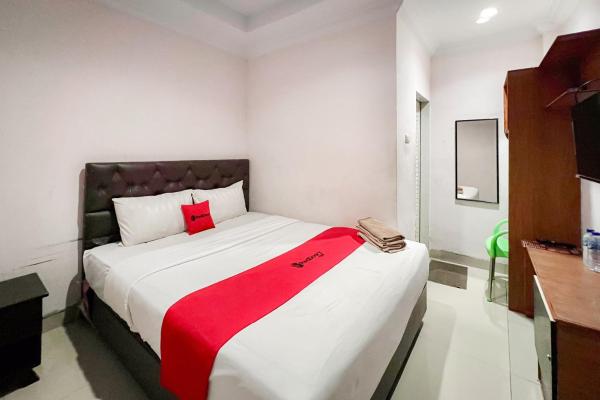 RedDoorz at Vania Residence Medan