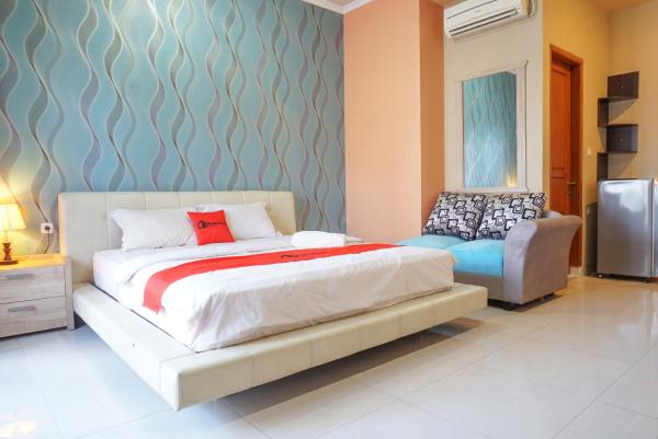 RedDoorz near Kemang Square