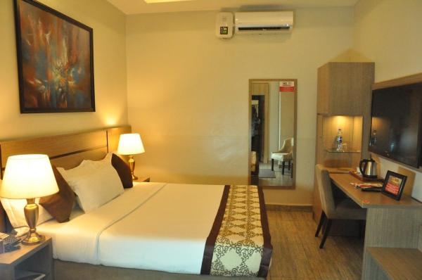 Moz One Executive Guest Rooms Agadez 3, What Is The Standard Size Of A Bedroom In Nigeria
