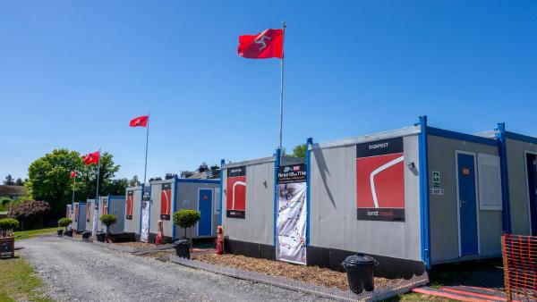 IOMTT Village at Isle of Man TT, Забронировать Шатёр Дуглас Остров Мэн
