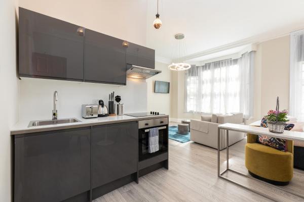 Luxurious Air Conditioned Apt High Street Kensington