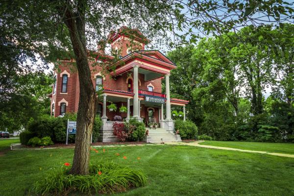 Lyons' Twin Mansions B&B and Spa