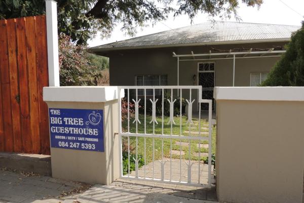 The Big Tree Guest House, Забронировать Гостевой дом Hopetown Northern Cape