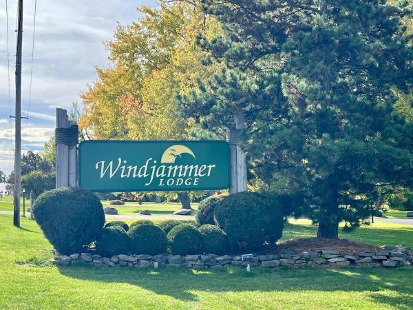Windjammer Lodge