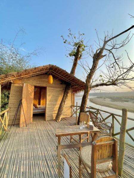 Happy Lemon Tree lodge, Забронировать Хостел Хостелы провинции Багмати-Прадеш, Хостел