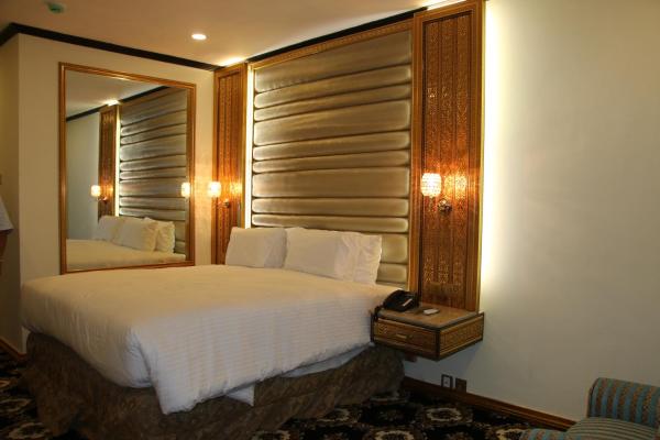 Indus Hotel Hyderabad, Забронировать Отель Хайдер-Абад провинция Синд