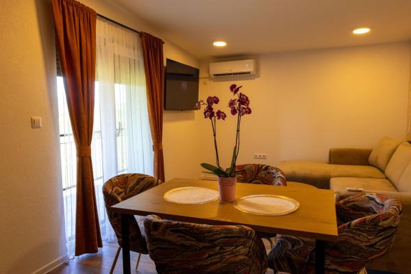 Apartments and Rooms Villa Majestic