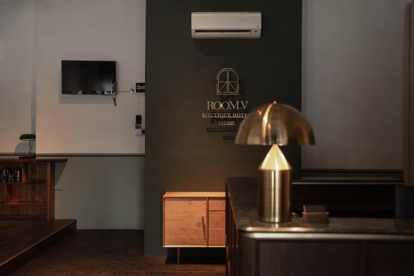 Room V @ Jalan Sultanah Near Bus Stop Batu Pahat