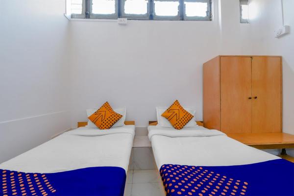 SPOT ON 71156 Hotel Jaybee's