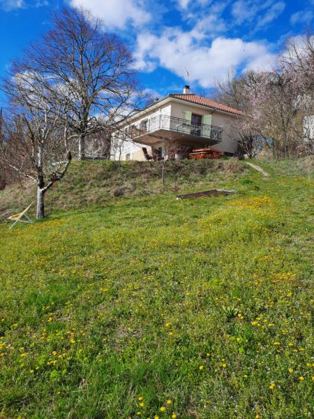 Les coteaux de Planèze, maison et jardin dans le Lot! Chambres chez l'habitant!, Забронировать Проживание в семье Бельмон-Бретену Лангедок-Руссильона