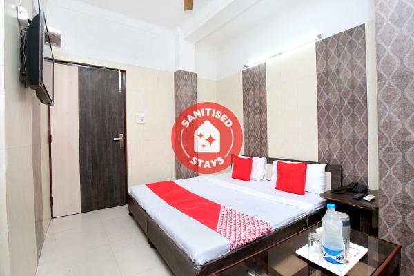 OYO 24333 Hotel Sartaj Inn