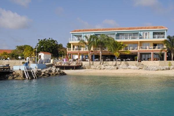 Den Laman Condominiums