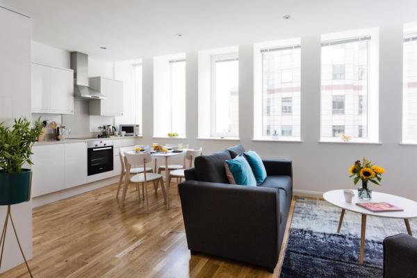 Flying Butler Croydon Apartment